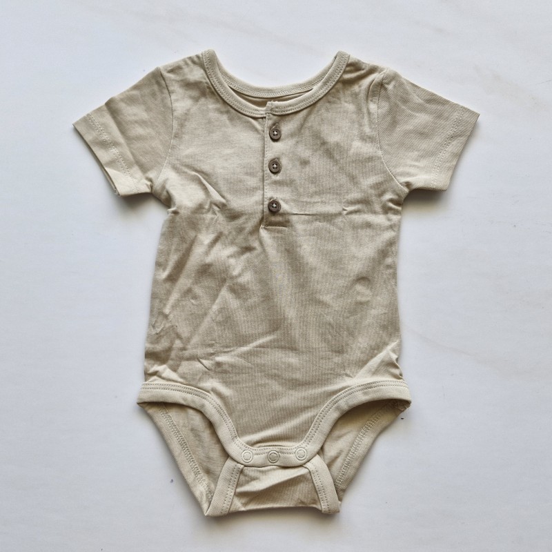 بادی آستین کوتاه سه دکمه کرم لوپیلو