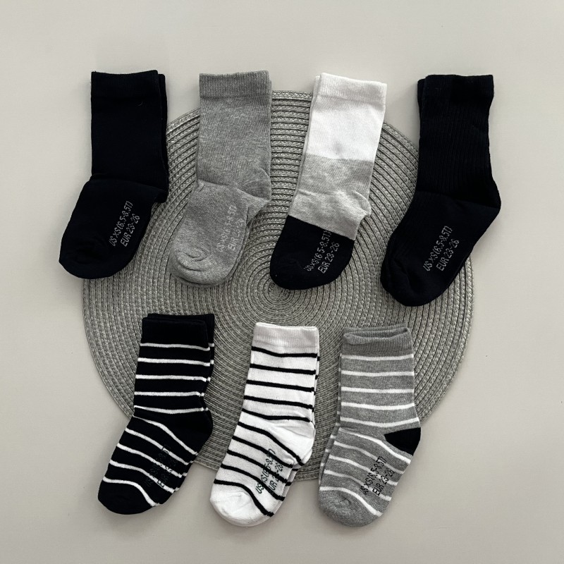 جوراب وارداتی کد 1 kids