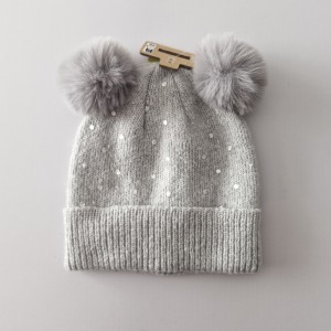 کلاه بافت دو پوم خالخالی طوسی