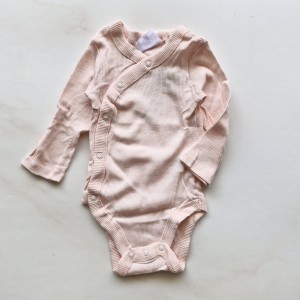 بادی آستین بلند جلودکمه کبریتی صورتی روشن Lilly&Dan