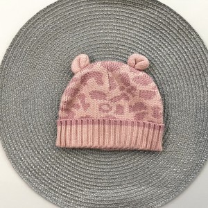کلاه بافت گوشدار پلنگی