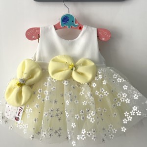 پیراهن عروس و تل زرد