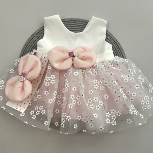 پیراهن عروس و تل صورتی