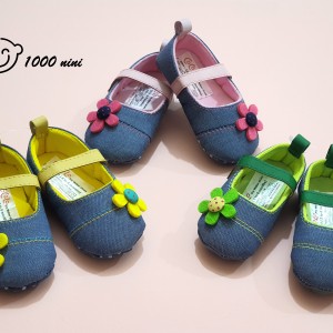 پاپوش دخترانه گلدار نمدی کوکالو 008