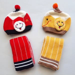 ست شال و کلاه طرح لبخند