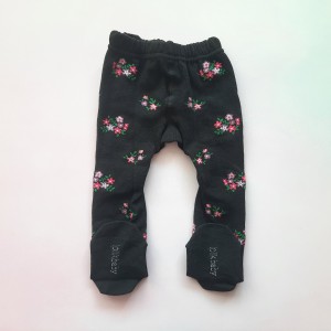 جوراب شلواری گل گلی مشکی ایپلیک