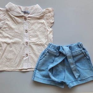 شومیز آستین چین دار کرم و شورت جین امیرکوچولو