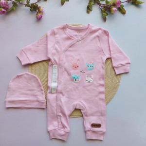 سرهمی و کلاه صورتی چیاکو