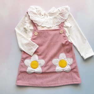 سارافون کبریتی و شومیز گلدار صورتی