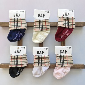 جوراب استپ دار لبه طرحدار گپ