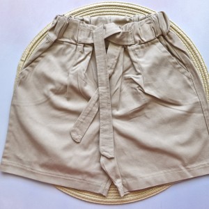 شلوارک کتان کرم امیرکوچولو