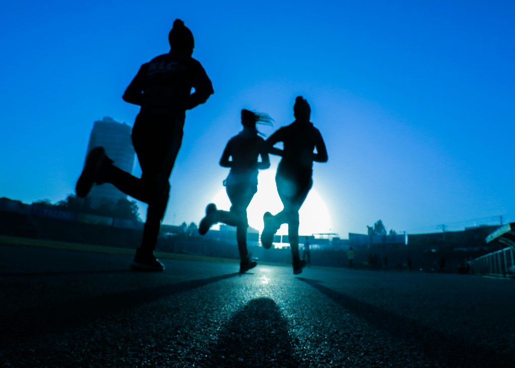 بررسی فواید دویدن و 5 دلیل ضروری برای افزایش انگیزه