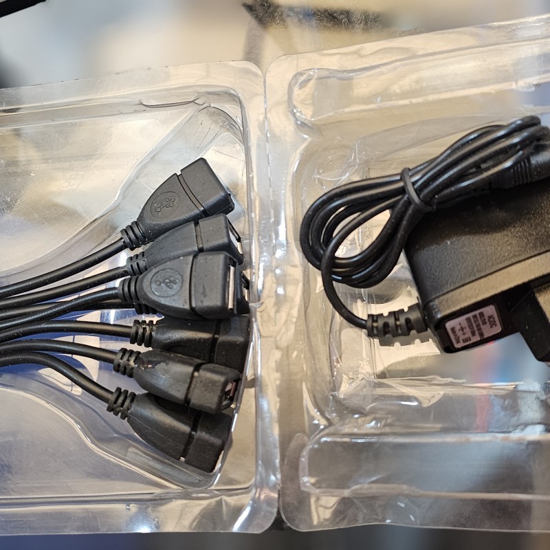 هاب 7 پورت برق خور قوی با آداپتور  USB 2.0