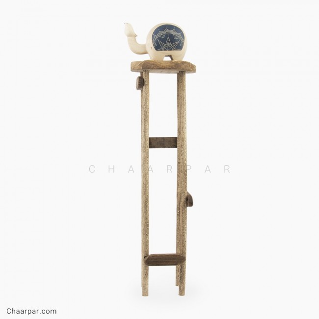 فیل و پرنده روی چهار پایه