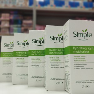 آبرسان و مرطوب کننده سیمپل لایت برای پوست های چرب و مختلط