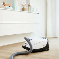 جاروبرقی میله مدل C3 Active Parquet SGDF3