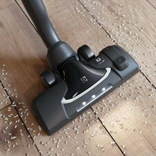 جاروبرقی الکترولوکس مدل PD91-8SSM