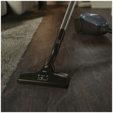 جاروبرقی آ ا گ مدل VX82-1-5DB