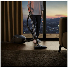 جاروبرقی آ ا گ مدل VX82-1-5DB