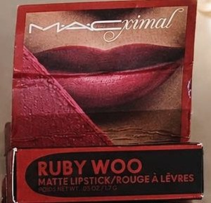 رژ لب Ruby Woo  مینی مک مات با ماندگاری بالا