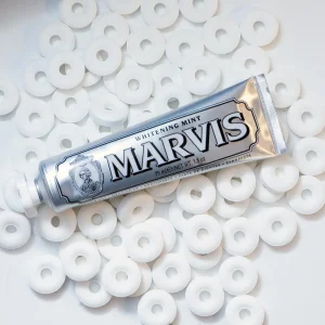 خمیر دندان بدون فلوراید گیاهی و سفید کننده marvis با طعم نعنا حجم 85 ml
