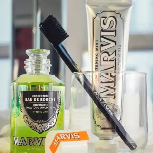 خمیر دندان بدون فلوراید گیاهی و سفید کننده marvis با طعم نعنا حجم 85 ml