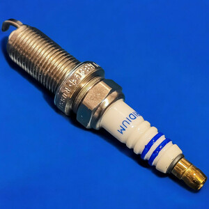 شمع تقویتی خودرو بوش مدل سوزنی ایریدیوم کد Russia+42 پایه بلند مناسب برای پژو 206 تیپ 5 و 207 بسته 4 عددی