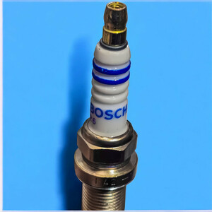 شمع تقویتی خودرو بوش مدل سوزنی ایریدیوم کد Russia+42 پایه بلند مناسب برای پژو 206 تیپ 5 و 207 بسته 4 عددی