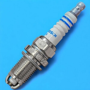 شمع خودرو بوش مدل ۲ پلاتین - Gemany پایه کوتاه مناسب برای پژو ۴۰۵ XU7 بسته ۴ عددی