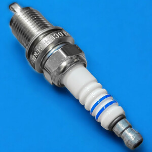 شمع خودرو بوش مدل ۲ پلاتین - Gemany پایه کوتاه مناسب برای پژو ۴۰۵ XU7 بسته ۴ عددی