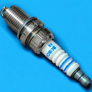 شمع خودرو بوش مدل تک پلاتین - Germany پایه کوتاه مناسب برای رنو ال ۹۰ و ساندرو بسته ۴ عددی