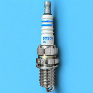 شمع خودرو بوش مدل تک پلاتین - Germany پایه کوتاه مناسب برای رنو ال ۹۰ و ساندرو بسته ۴ عددی