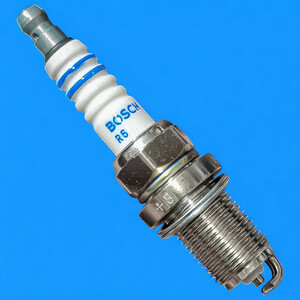 شمع خودرو بوش مدل تک پلاتین - Germany پایه کوتاه مناسب برای رنو ال ۹۰ و ساندرو بسته ۴ عددی