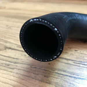 شلنگ پایین رادیاتور خودرو آراکس یدک مدل AY-1512 مناسب برای پراید