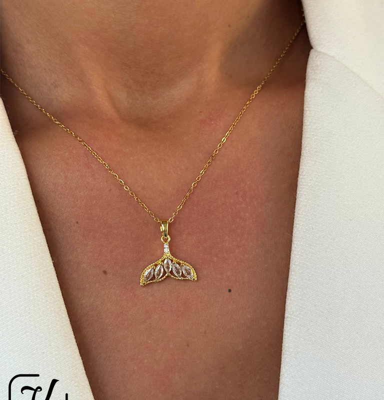 گردنبند طرح دم وال