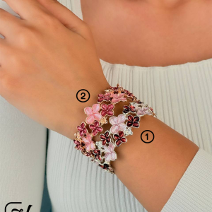 دستبند طرح گل چهار پر