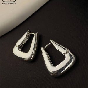 گوشواره طرح مینیمال مدرن