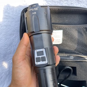 چراغ‌دستی پلیسی شارژی حرفه‌ای Small Sun ZY‑T295 NB | ضدآب، زوم‌دار، نور بسیار قوی با کیف حمل