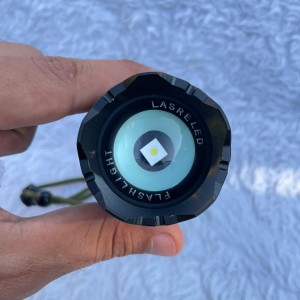 چراغ دستی شارژی RUILANG مدل XA‑B601 ضدآب با باتری قدرتمند ۸۸۰۰ میلی‌آمپر