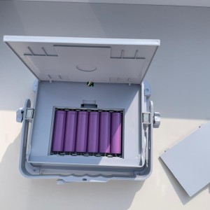 روژکتور خورشیدی 300 وات مدل کتابی NB | نور قوی و شارژ خورشیدی