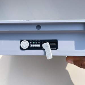 پرژکتور شارژی خورشیدی 300 وات سولار لایت با 6 باتری قابل حمل