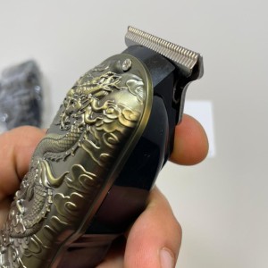 ماشین اصلاح حرفه‌ای مدل LT-809 با تیغه استیل و نمایشگر دیجیتال شارژی