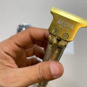 ماشین اصلاح حرفه‌ای مدل LT-809 با تیغه استیل و نمایشگر دیجیتال شارژی