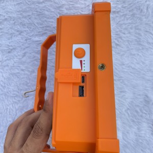 پرژکتور خورشیدی شارژی ۲۰۰ وات مدل جعبه‌ابزاری ضدآب با چهار باتری