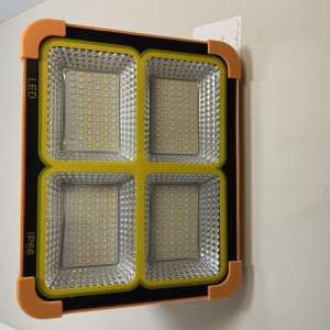 پروژکتور خورشیدی LED چهار پنل 6500K ضدآب مخصوص فضای باز