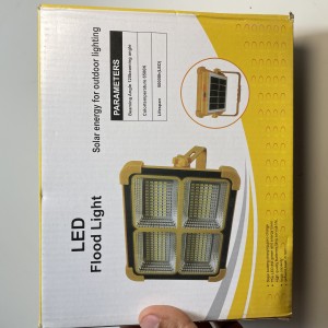 پروژکتور خورشیدی LED چهار پنل 6500K ضدآب مخصوص فضای باز