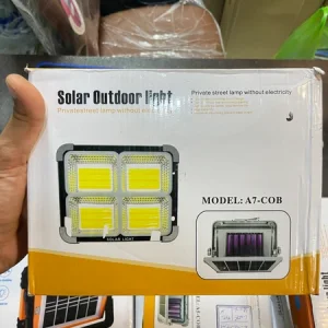 پروژکتور خورشیدی برند Solar Light با ۶ باتری لیتیومی و لامپ COB فوق‌پرانرژی