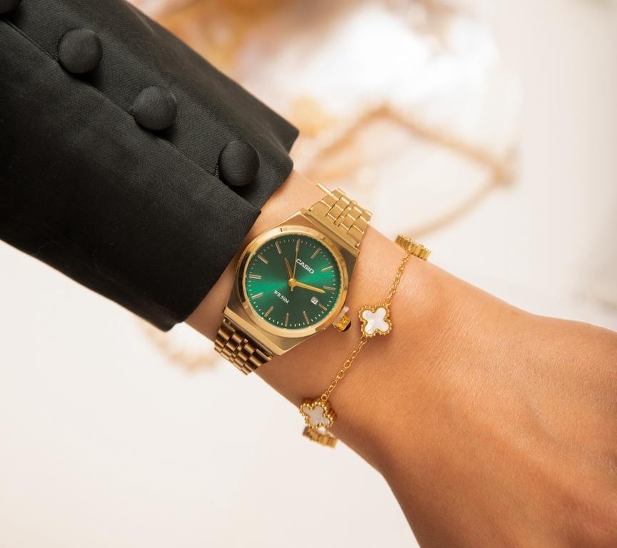 راهنمای انتخاب ساعت فلزی مناسب استایل شما از برند Liva