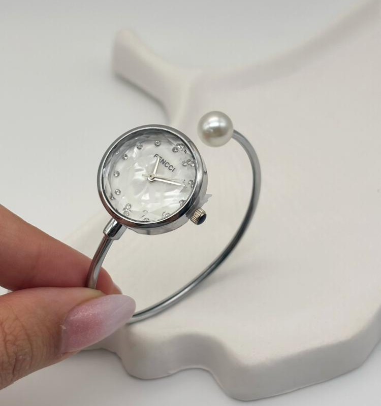 ساعت بنگل فنسی