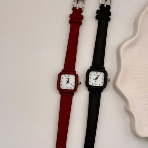 ساعت مچی بند چرمی رومانی